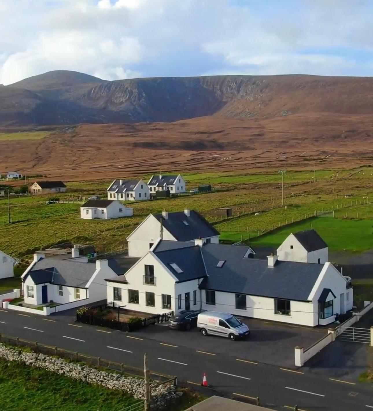 Dooagh Teach Cruachan Large-Group Holiday Home מראה חיצוני תמונה